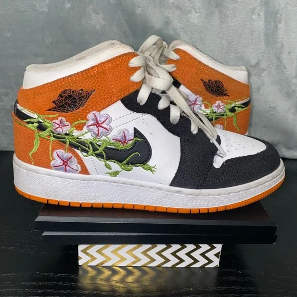 Nike Jordan 1 Mid SE Shoes girls size 5Y Floral Blossom Embroidery DQ8390-100 - Picture 4 of 12